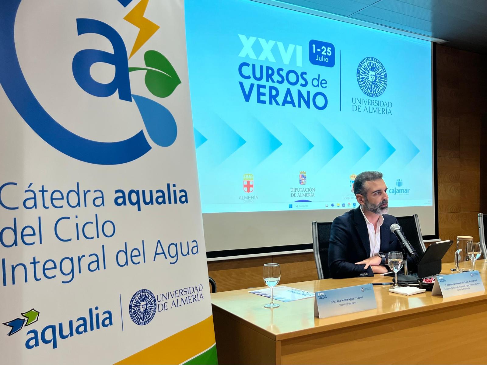 Ramón Fernández-Pacheco imparte una ponencia en los cursos de verano de la UAL