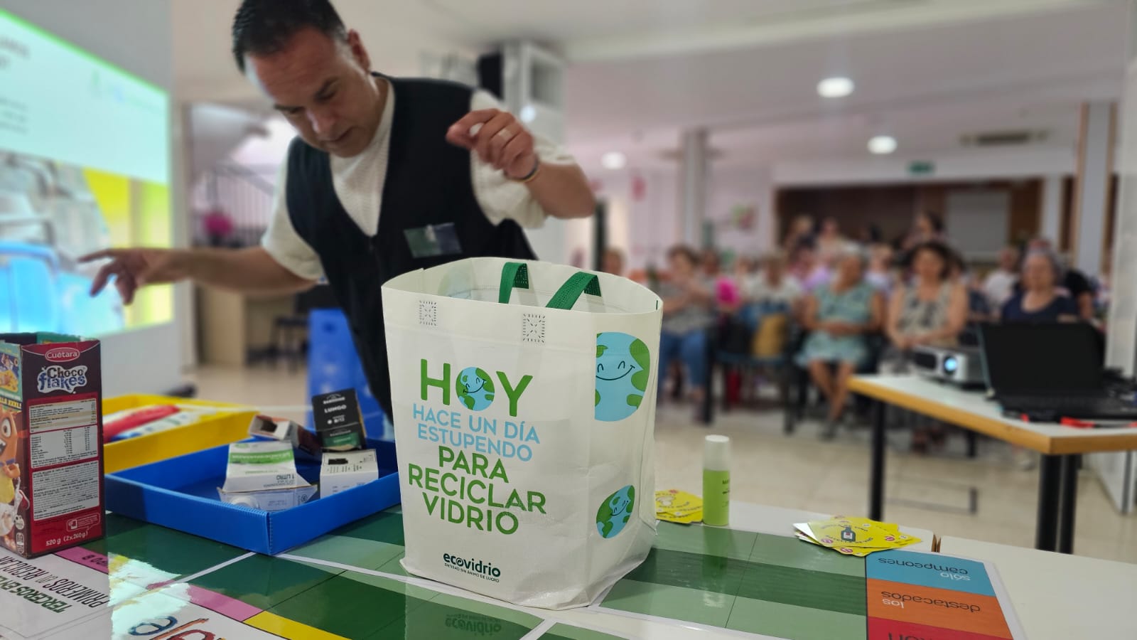 Los talleres se denominan “Terceros en edad, primeros en reciclar”.