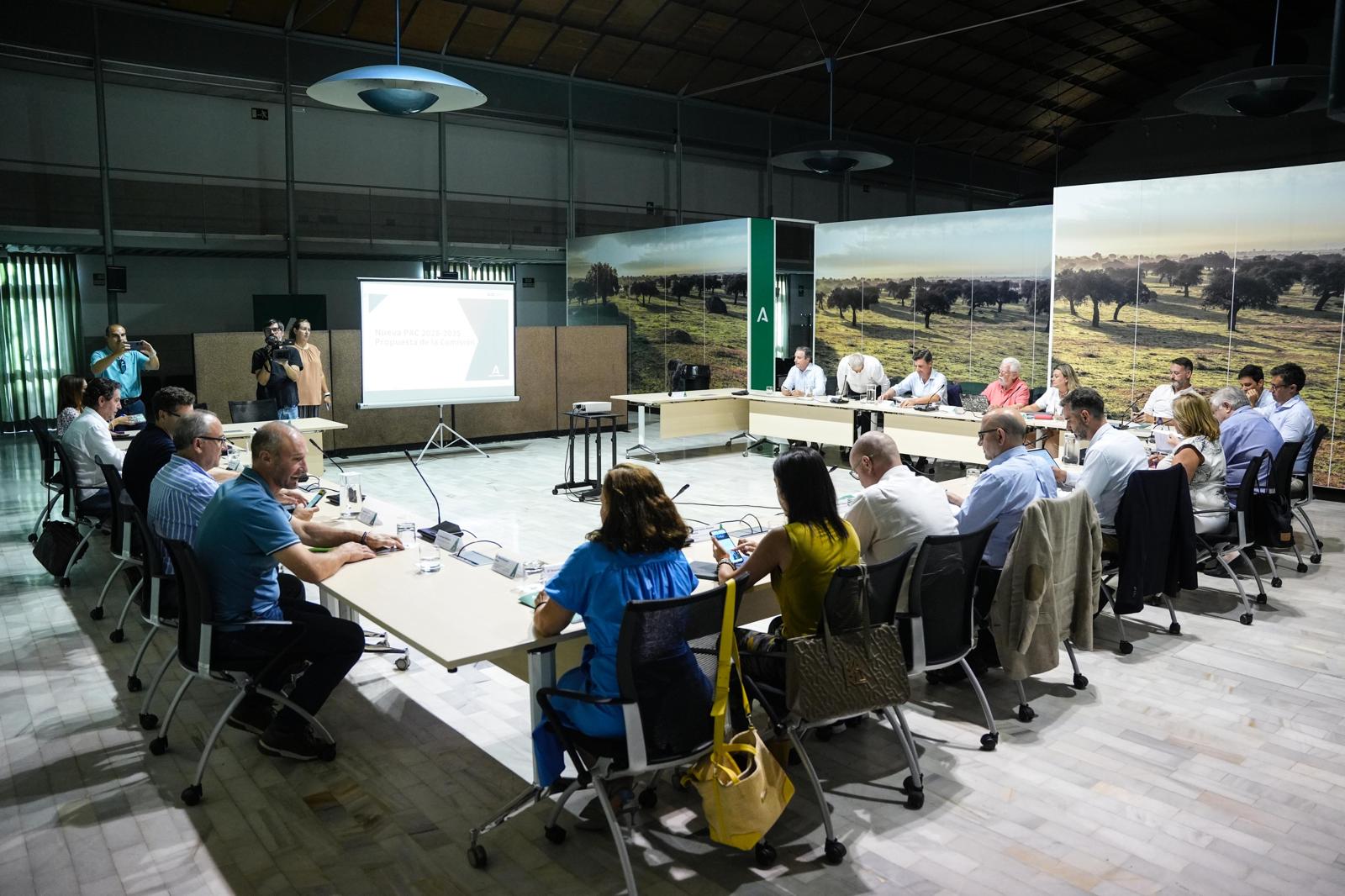 Fernández-Pacheco preside la Mesa de Interlocución Agraria centrada en la PAC.