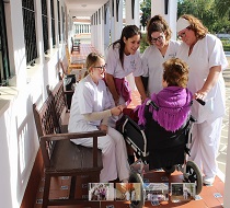 Ante el envejecimiento de la población la Junta apuesta por la formación de profesionales para el sector de la dependencia