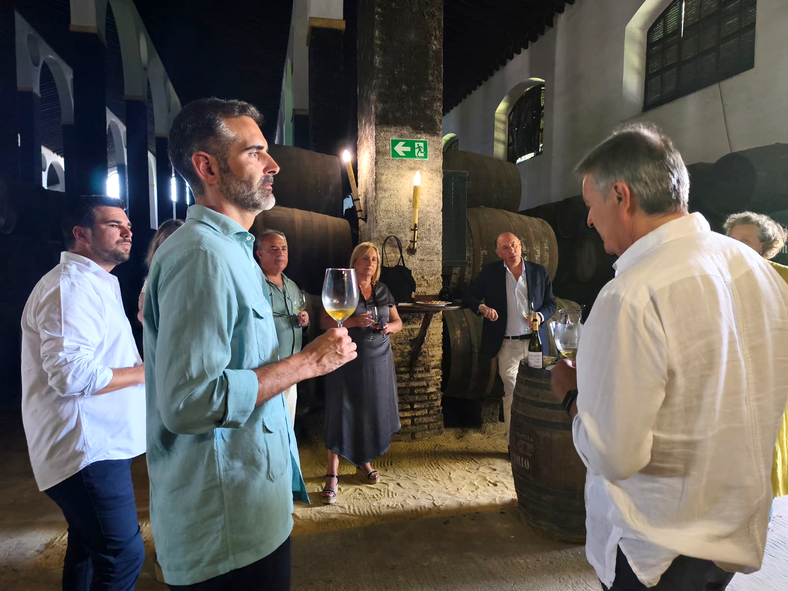 El consejero visita las instalaciones de Bodegas Barbadillo en Sanlúcar de Barrameda (Cádiz)