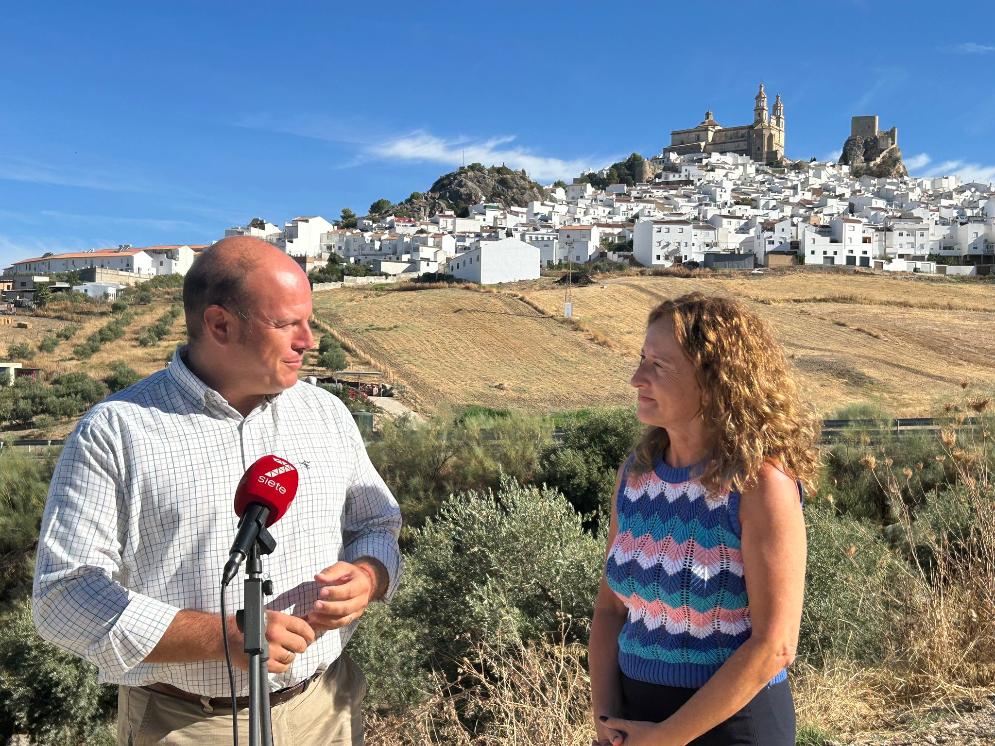 El delegado territorial en Cádiz, Óscar Curtido, ha visitado Olvera y Alcalá del Valle.