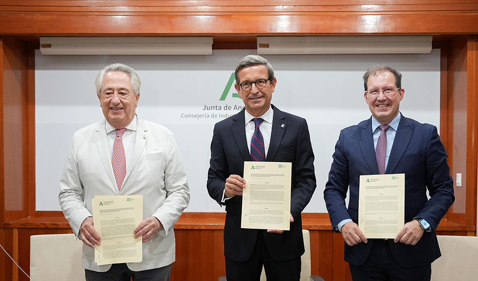 La Junta y la Fundación Minería y Vida firman un convenio para acercar a la sociedad la actividad minera sostenible y su aportación al progreso.