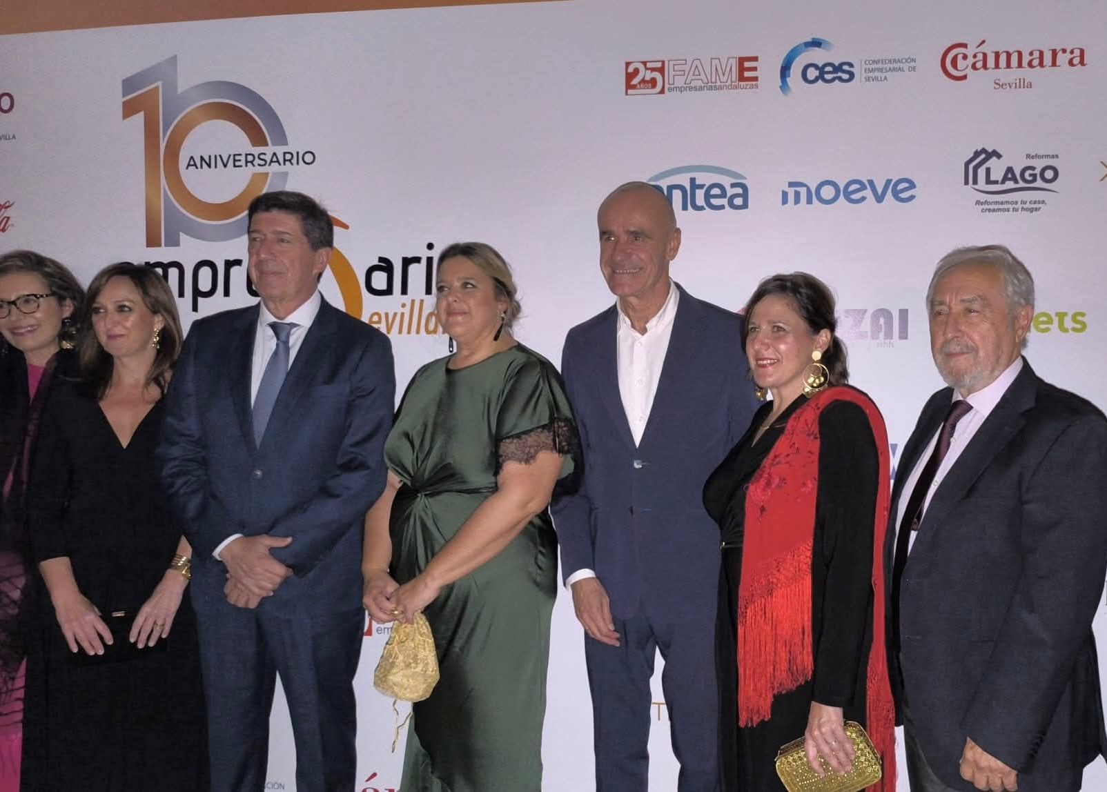 Juan Marín, junto a otras personalidades