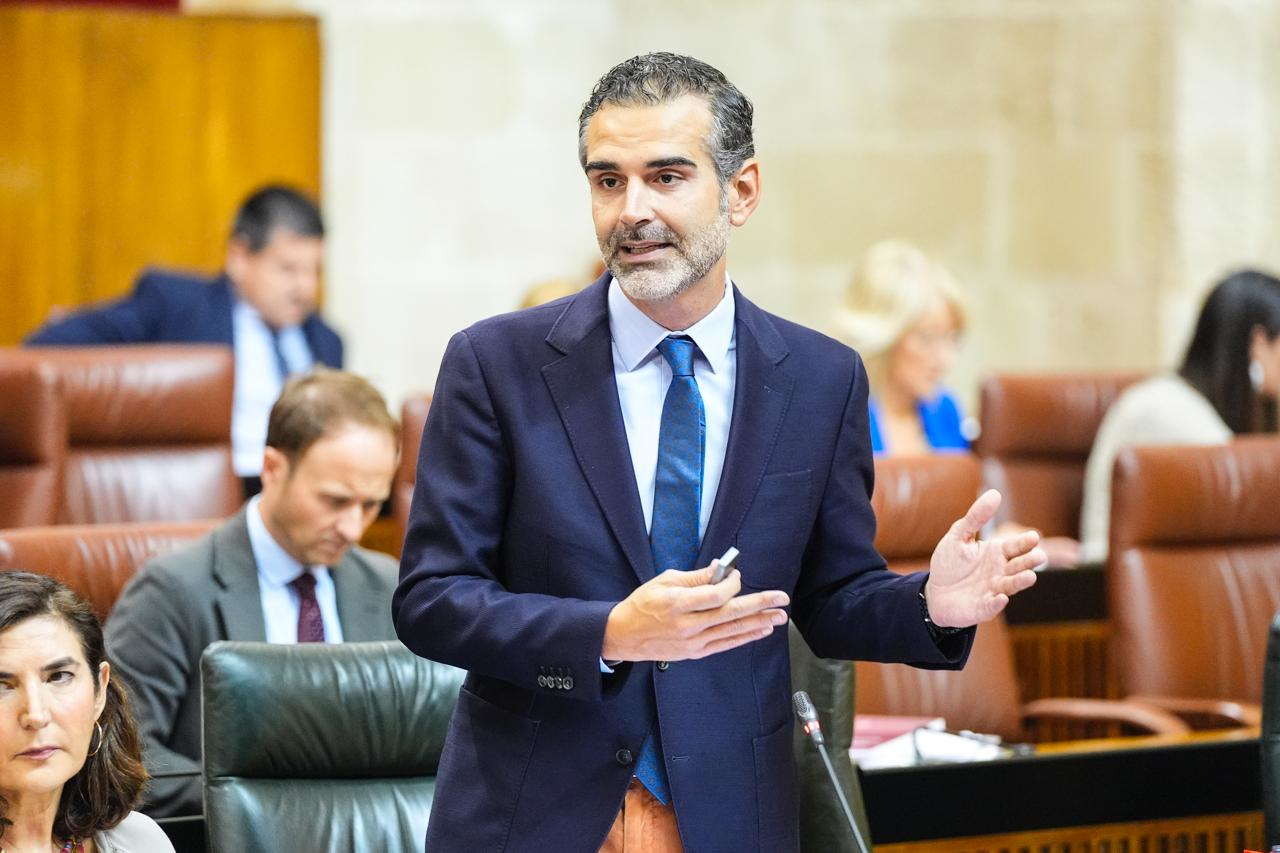 El consejero de Agricultura durante su intervención en el pleno del Parlamento de Andalucía