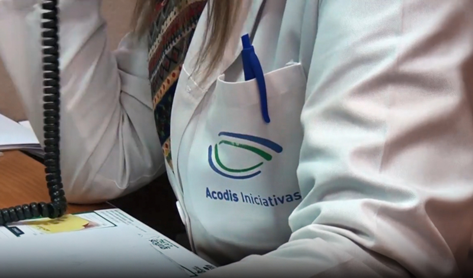 Un trabajador del centro especial de Acodis, en Martos (Jaén).