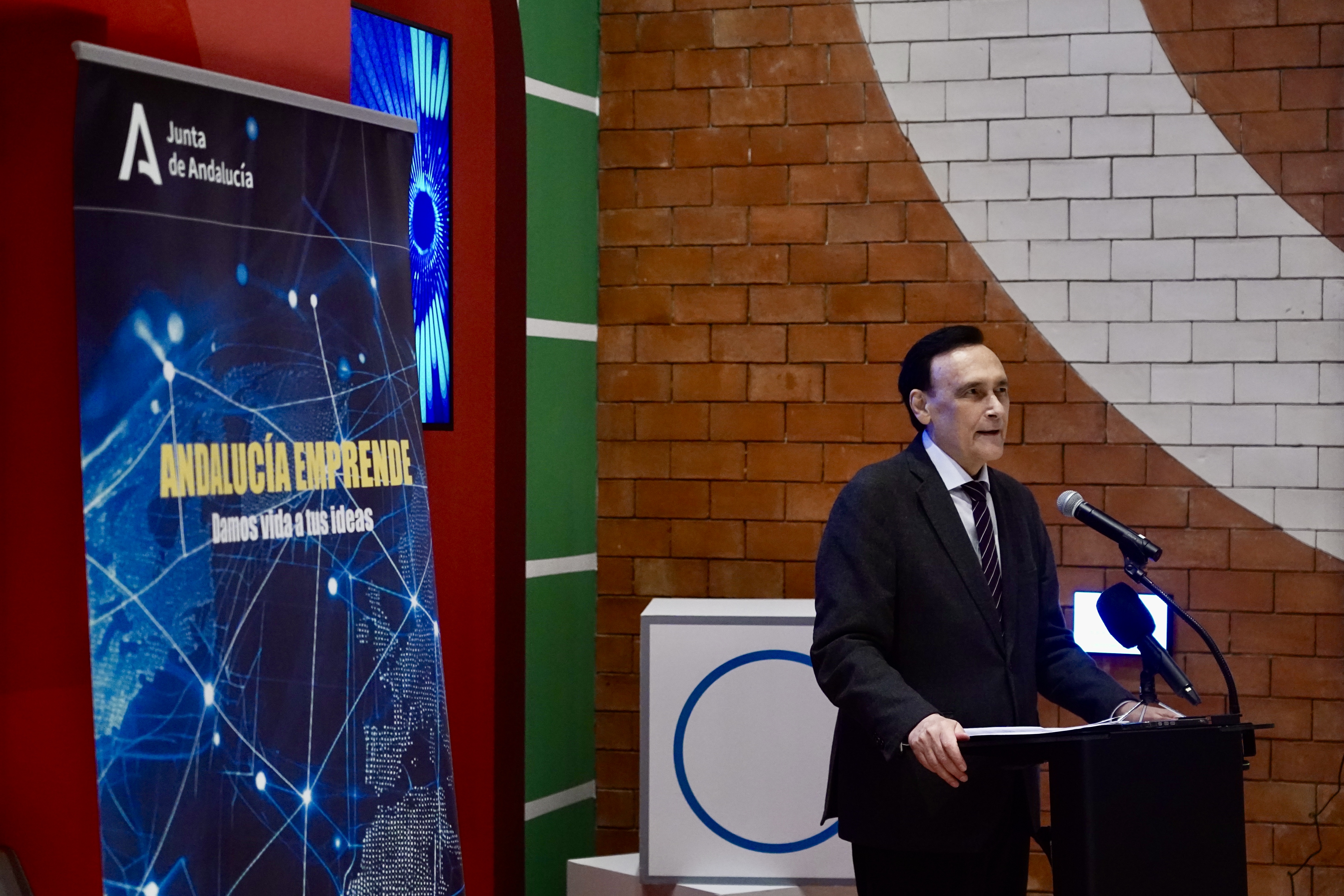 Villamandos durante la presentación del Catálogo de Aceleradoras