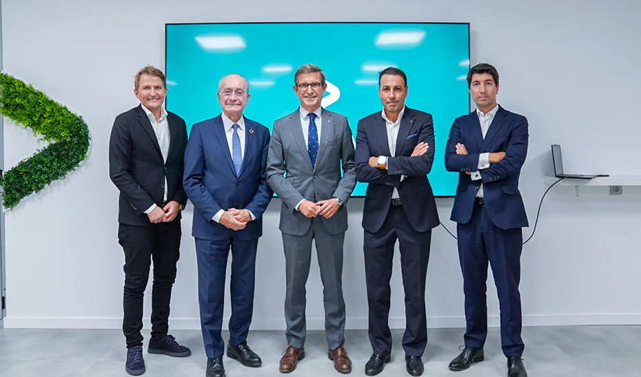 El consejero de Industria, Energía y Minas y presidente de la Agencia Digital de Andalucía, Jorge Paradela, en la inauguración de del nuevo Laboratorio Global de Evaluación de Ciberseguridad de Productos Eléctricos, Electrónicos y Semiconductores de la empresa DEKRA, en Málaga.