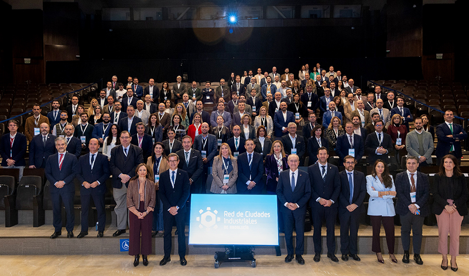 El III Encuentro de la Red Ciudades Industriales de Andalucía ha congregado en Málaga a un centenar de ayuntamientos andaluces.