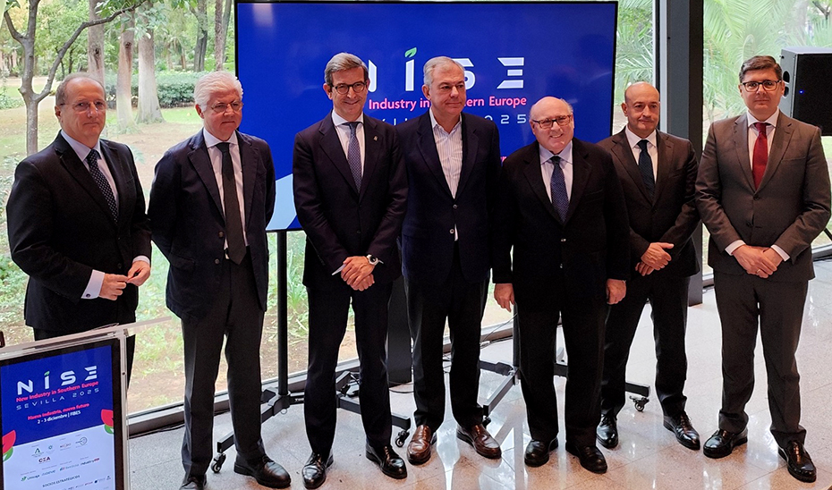 El consejero de Industria, Energía y Minas, Jorge Paradela, en la presentación del programa del congreso NISE, que se celebrará en Sevilla en diciembre.