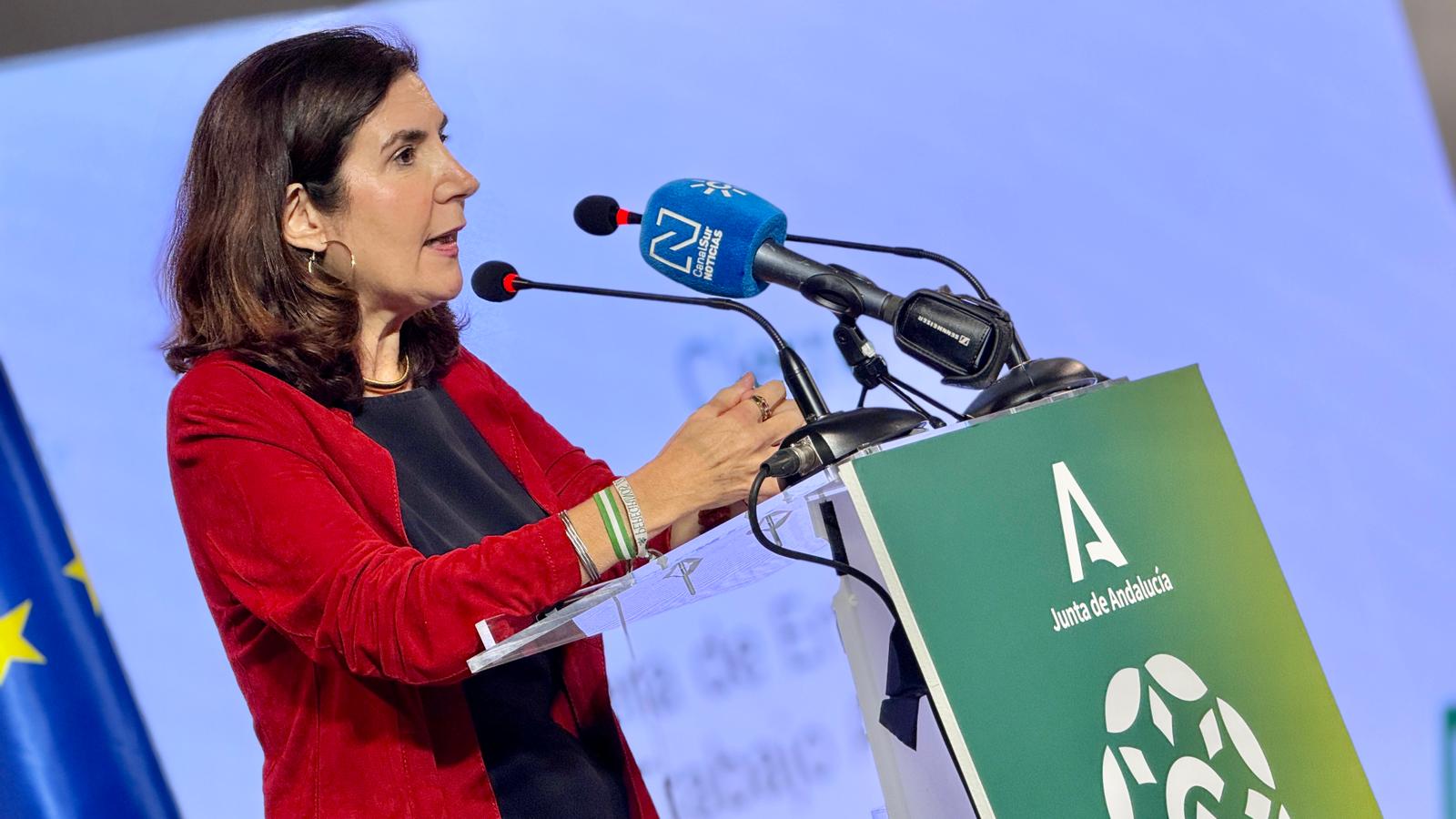 Rocío Blanco clausurando el II Encuentro sobre el Comercio Interior en Andalucía