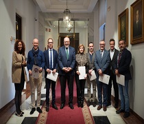 El rector de la UCO con el resto de los representantes que han firmado el acuerdo de colaboración