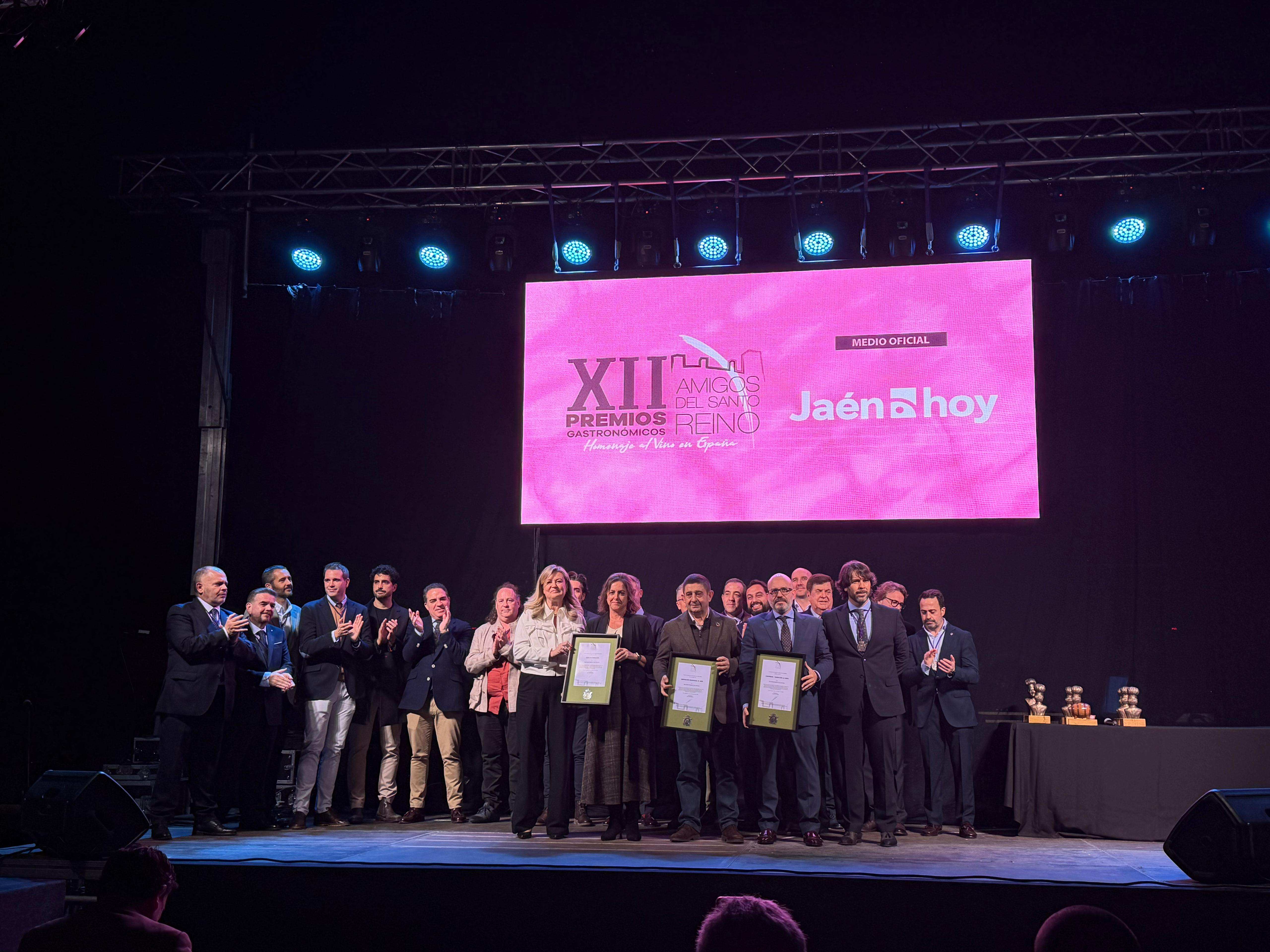 La consejera ha recibido el reconocimiento honorífico realizado por la asociación a la Junta de Andalucía.