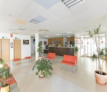 Entrada y recepción al Albergue Juvenil de Torremolinos, Málaga