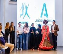 El director general del IAJ ha entregado el premio del 'Nuevos Aires Flamencos'