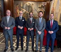 El Instituto Andaluz de la Juventud ha estado presente en la lectura del pregón de la Semana Santa de Granada, a cargo del por el cronista oficial de la ciudad, Tito Ortiz