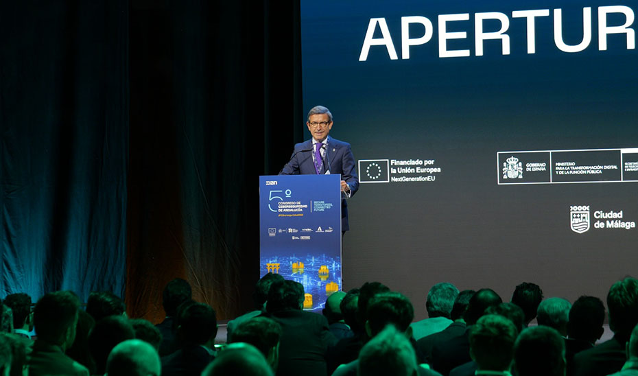 El consejero de Industria, Energía y Minas y presidente de la Agencia Digital de Andalucía, Jorge Paradela, en la apertura del V Congreso de Ciberseguridad de Andalucía.