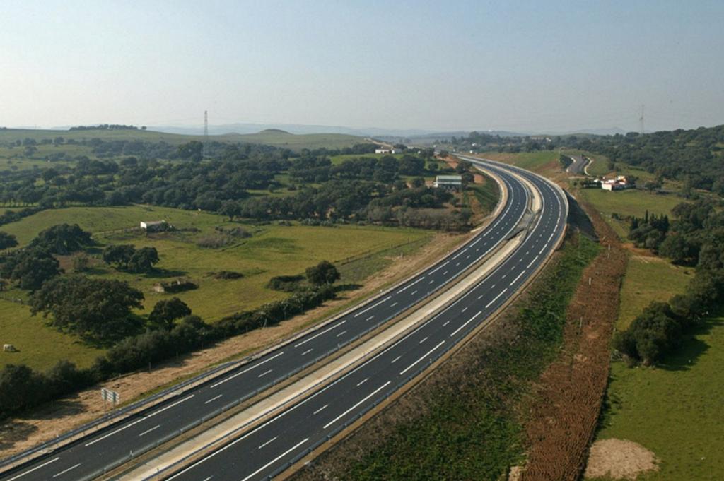 Autovía A381 a su paso por el PN de Los Alcornocales.