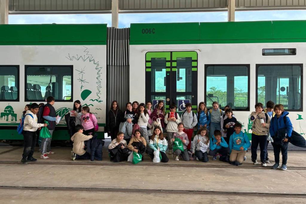 Escolares de Cádiz capital visitan el Trambahía. Escolares de Cádiz capital visitan el Trambahía.