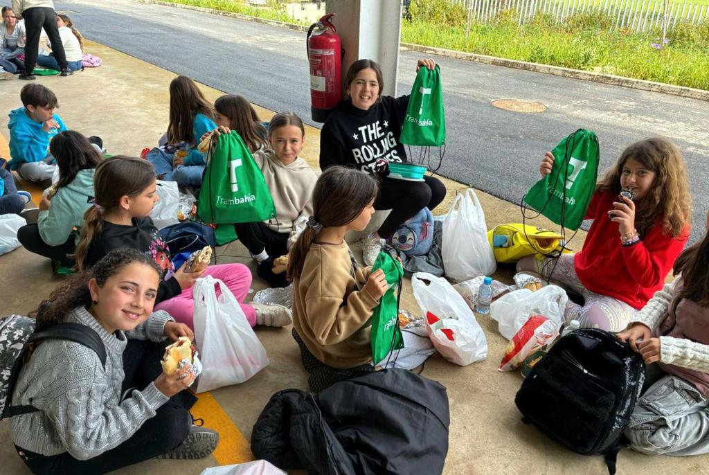Escolares de Cádiz capital visitan el Trambahía. Escolares de Cádiz capital visitan el Trambahía.