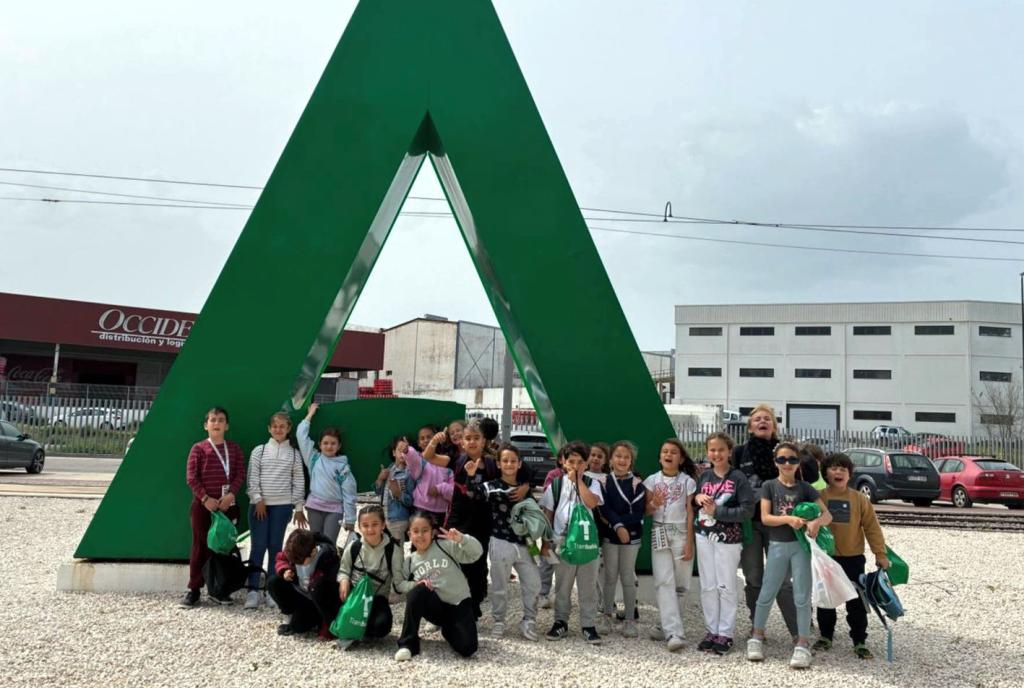Escolares de San Fernando visitan el Trambahía. Escolares de San Fernando visitan el Trambahía.