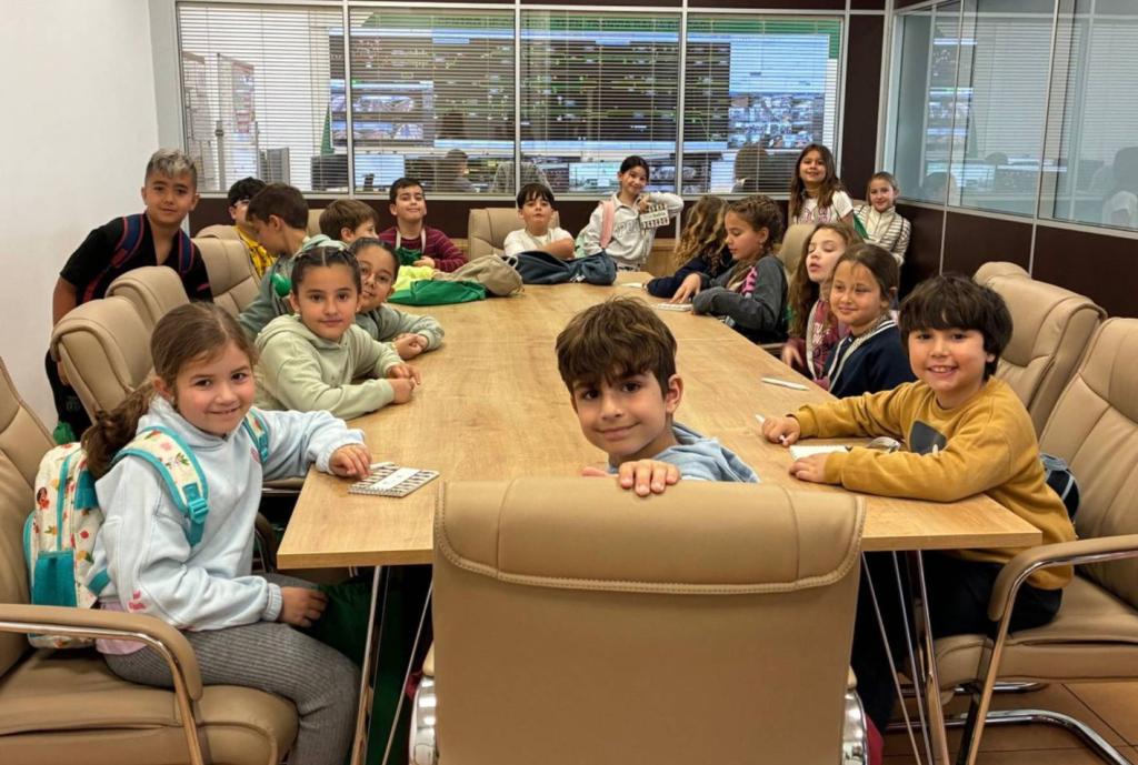 Escolares de San Fernando visitan el Trambahía. Escolares de San Fernando visitan el Trambahía.