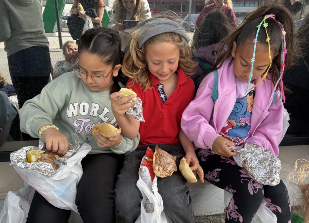 Escolares de San Fernando visitan el Trambahía. Escolares de San Fernando visitan el Trambahía.