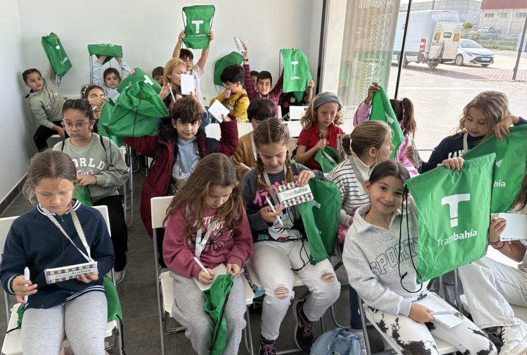 Escolares de San Fernando visitan el Trambahía. Escolares de San Fernando visitan el Trambahía.