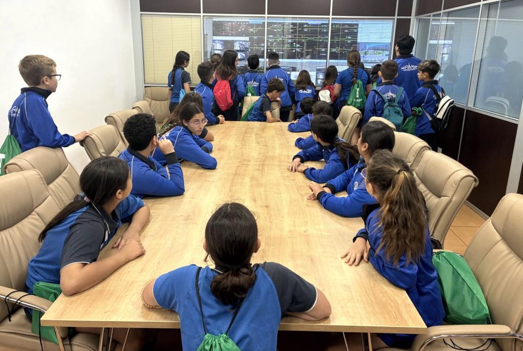 Escolares de San Fernando visitan el Trambahía. Escolares de San Fernando visitan el Trambahía.