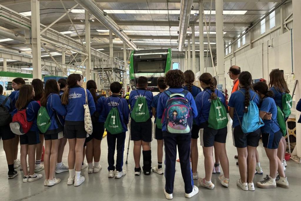 Escolares de San Fernando visitan el Trambahía. Escolares de San Fernando visitan el Trambahía.