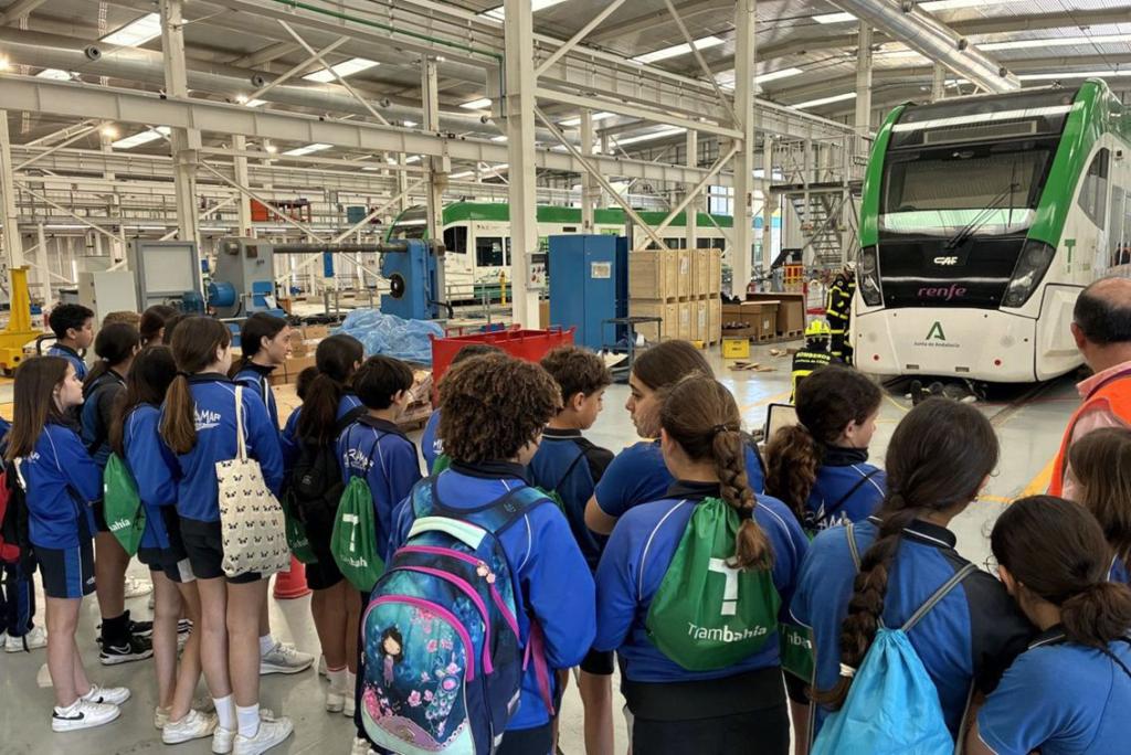 Escolares de San Fernando visitan el Trambahía. Escolares de San Fernando visitan el Trambahía.