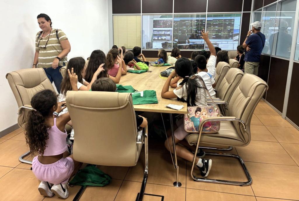 Escolares de Cádiz capital visitan el Trambahía. Escolares de Cádiz capital visitan el Trambahía.
