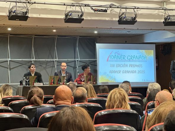 El IAJ preside la entrega de los premios Adaner 2025