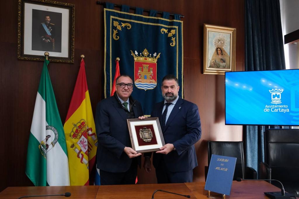 Arturo Bernal visita el Ayuntamiento de Cartaya