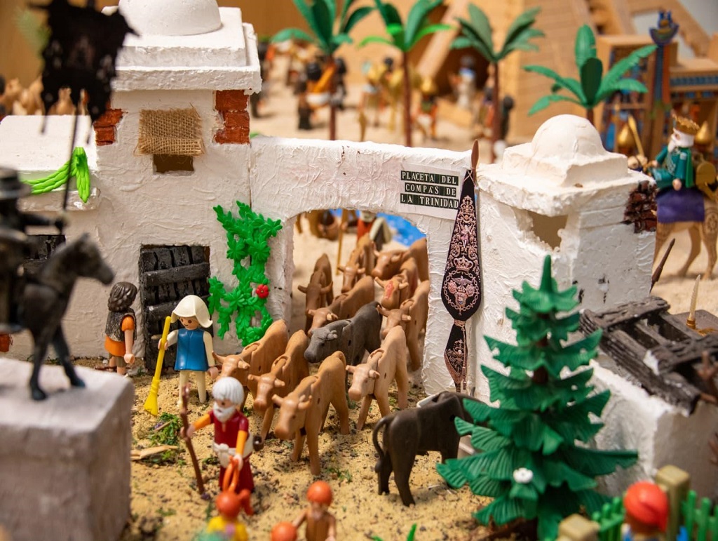 Se trata de un Belén “muy malagueño y rociero”, en el que destacan numerosos guiños a la identidad local
