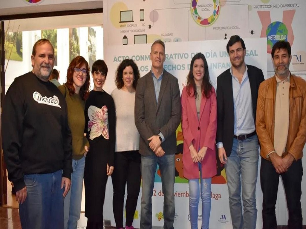 El director del IAJ con otros responsables de la Junta