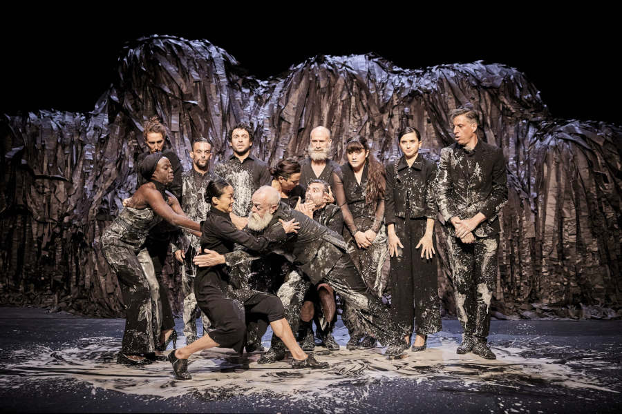  ‘Qui som?’ de la compañía Baro d´evel