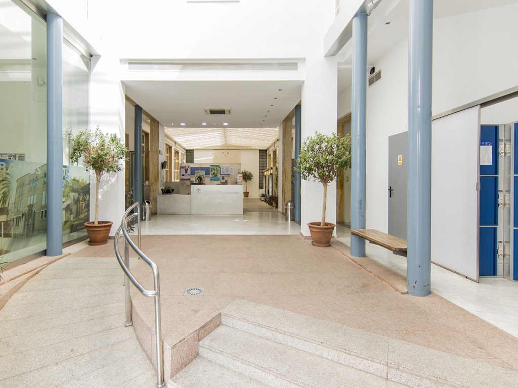 Entrada y recepción Albergue Juvenil de Córdoba